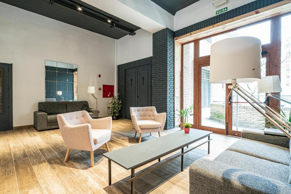Met Pamplona Hotel Bagian luar foto