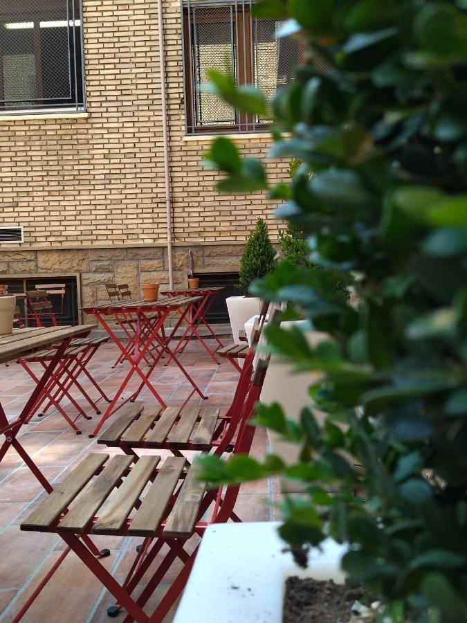 Met Pamplona Hotel Bagian luar foto