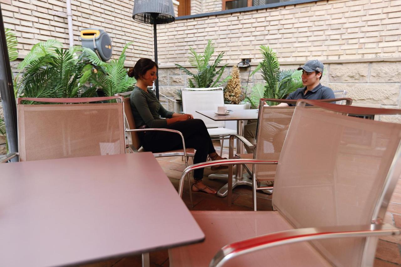 Met Pamplona Hotel Bagian luar foto